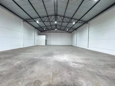 Galpão/Depósito/Armazém para alugar, 400m² no Antares, Londrina