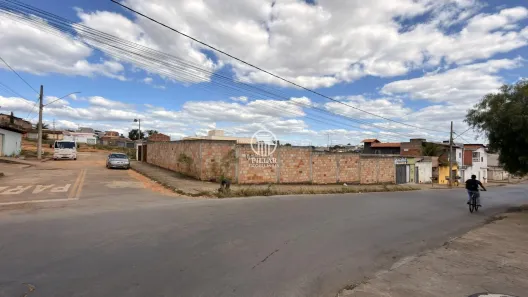 Lote/Terreno à venda, 400m² no Monte Carmelo, Montes Claros
