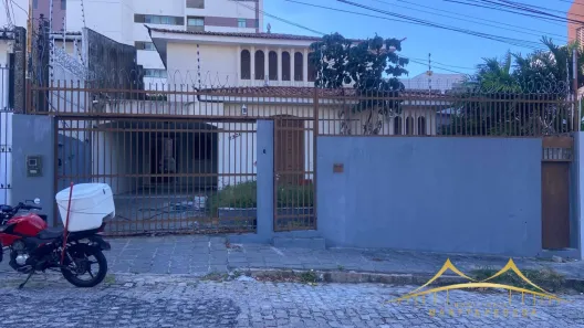 Casa com 4 Quartos à venda, 250m² no Lagoa Nova, Natal