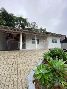 Casa com 3 Quartos para alugar, 190m² no Boehmerwald, Joinville