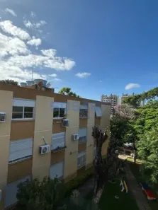 Apartamento com 2 Quartos para alugar, 70m² no Passo da Areia, Porto Alegre