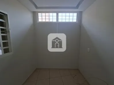 Casa com 2 Quartos para alugar, 60m² no Presidente Roosevelt, Uberlândia