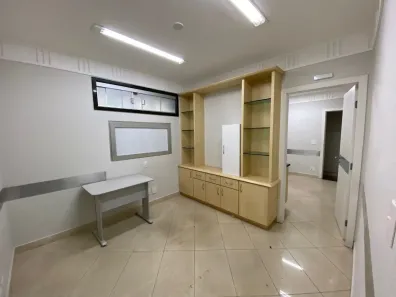 Ponto Comercial com 6 Quartos para alugar, 200m² no Centro, Uberlândia