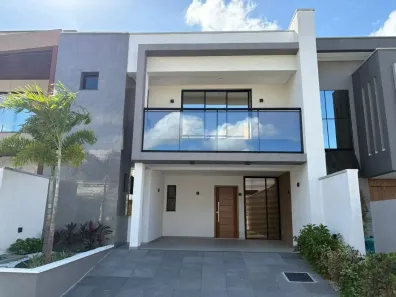 Casa de Condomínio com 4 Quartos à venda, 245m² no Maraponga, Fortaleza