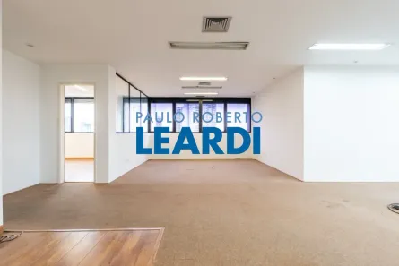 Sala Comercial à venda, 120m² no Santo Amaro, São Paulo