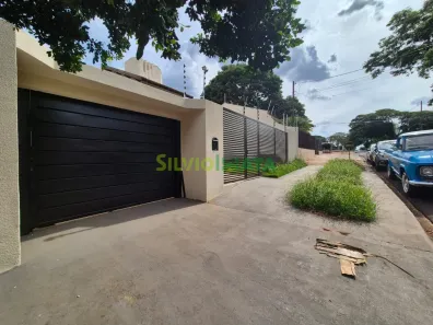 Sobrado com 4 Quartos à venda, 355m² no Jardim Guaporé, Maringá