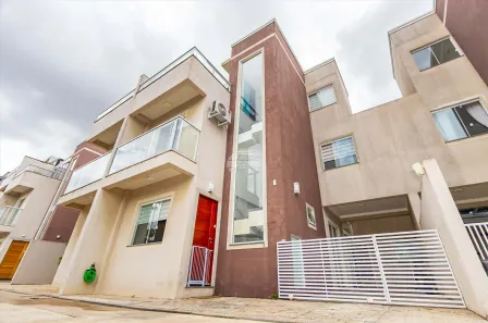 Sobrado com 3 Quartos à venda, 150m² no Uberaba, Curitiba