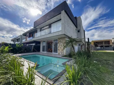 Casa de Condomínio com 4 Quartos à venda, 205m² no XANGRI-LÁ, Xangri-lá