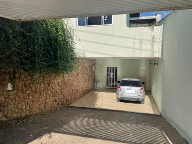 Sobrado com 4 Quartos à venda, 338m² no Lídice, Uberlândia