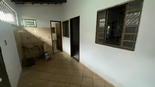 Casa com 2 Quartos para alugar, 50m² no Vila Maria Dilce, Goiânia