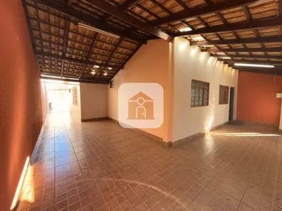 Casa com 5 Quartos para alugar, 203m² no Pacaembu, Uberlândia