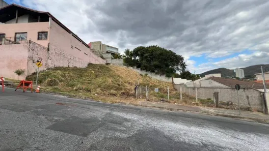 Lote/Terreno à venda, 600m² no Estoril, Belo Horizonte