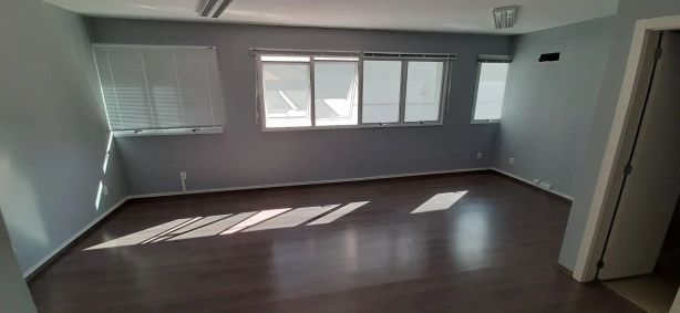 Sala Comercial à venda, 33m² no Menino Deus, Porto Alegre