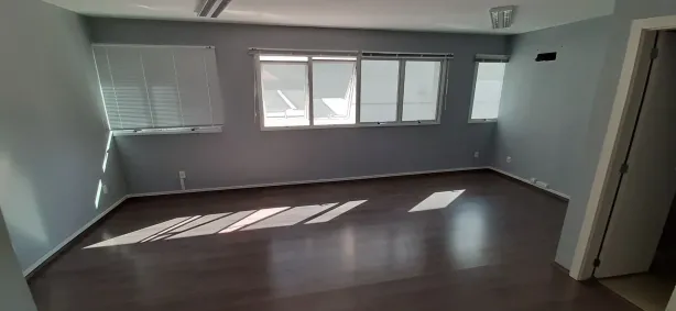 Sala Comercial à venda, 33m² no Menino Deus, Porto Alegre