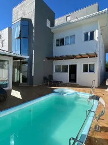 Casa com 7 Quartos para alugar, 400m² no Areias, Camboriú