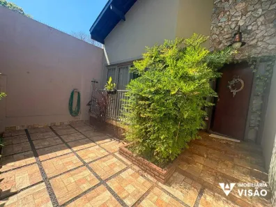 Casa com 3 Quartos à venda, 230m² no Santa Maria, Uberaba