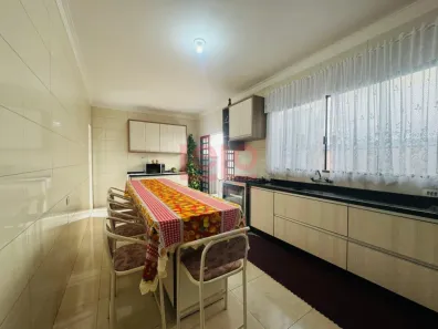 Casa com 3 Quartos à venda, 305m² no Jardim Alvorada, Maringá