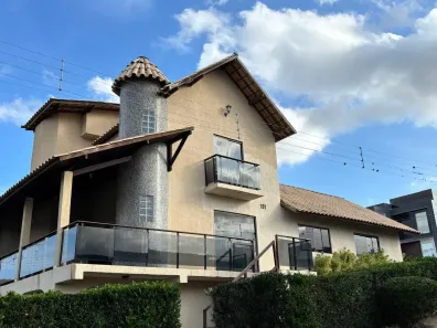 Casa de Condomínio com 3 Quartos para alugar, 256m² no Prado, Gravatá
