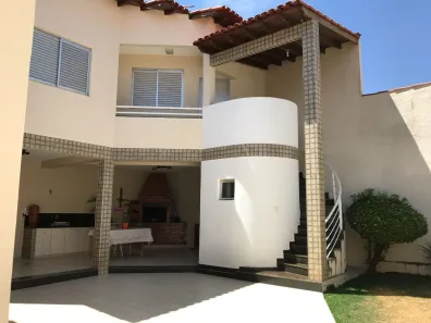 Casa com 5 Quartos à venda, 245m² no Santa Mônica, Uberlândia