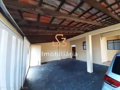 Casa com 3 Quartos para alugar, 100m² no Santa Mônica, Uberlândia