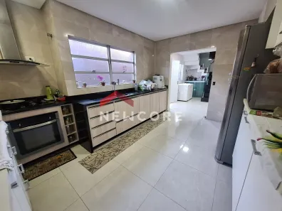 Sobrado com 3 Quartos à venda, 253m² no Vila Lucinda, Santo André