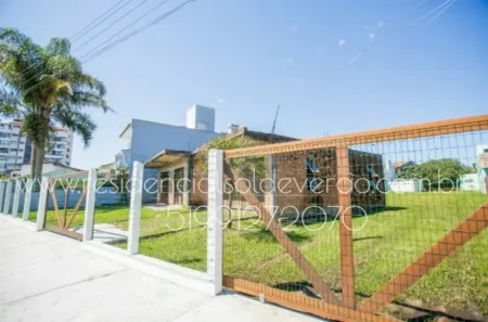 Casa com 2 Quartos para alugar, 130m² no Torres, Torres