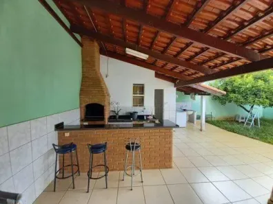 Casa com 3 Quartos à venda, 195m² no Santa Mônica, Uberlândia