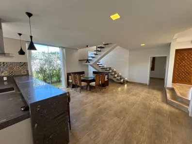 Sobrado com 5 Quartos à venda, 380m² no Granja Marileusa, Uberlândia