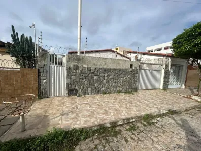 Casa com 3 Quartos à venda, 235m² no Lagoa Nova, Natal