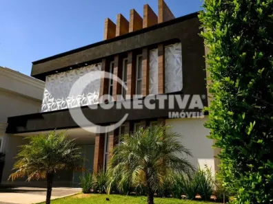 Sobrado com 4 Quartos à venda, 290m² no Jardins Madri, Goiânia
