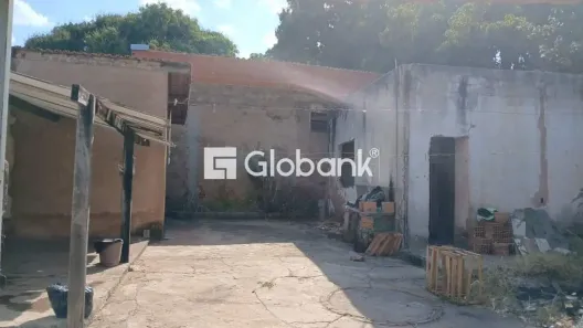Casa com 4 Quartos à venda, 320m² no Carmelo, Montes Claros
