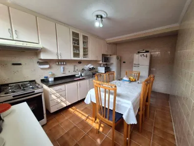 Sobrado com 2 Quartos à venda, 300m² no Vila Domitila, São Paulo