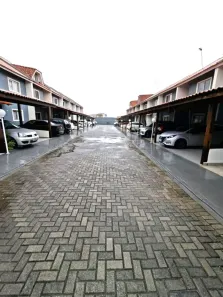 Sobrado com 2 Quartos à venda, 65m² no Uberaba, Curitiba
