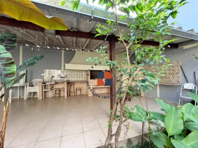 Casa com 3 Quartos à venda, 233m² no Vila Romana, São Paulo
