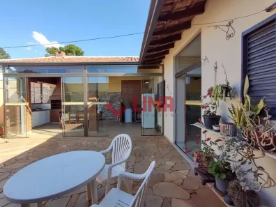 Casa com 3 Quartos à venda, 244m² no Vila Camargo, Bauru