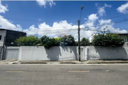 Casa com 4 Quartos à venda, 888m² no Pici, Fortaleza