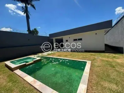 Casa com 3 Quartos à venda, 230m² no Cidade Jardim, Uberlândia