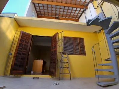 Sobrado com 3 Quartos para alugar, 150m² no Jardim Lambreta, Cotia