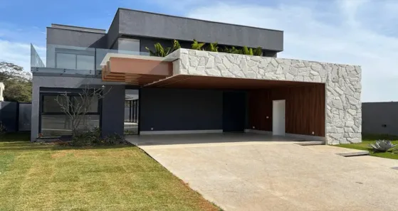 Sobrado com 4 Quartos à venda, 407m² no Jardins França, Goiânia