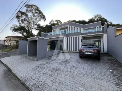 Casa com 3 Quartos para alugar, 314m² no Jardim Sofia, Joinville