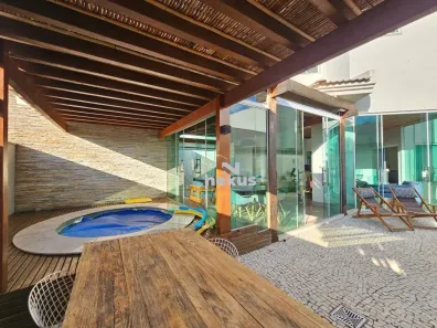 Casa de Condomínio com 5 Quartos à venda, 297m² no Aclimação, Uberlândia
