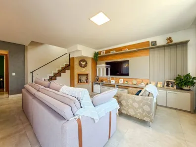 Casa de Condomínio com 4 Quartos à venda, 283m² no Tijuca, Teresópolis