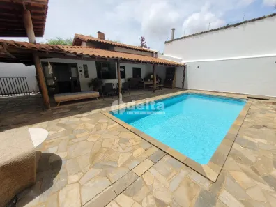 Casa com 3 Quartos à venda, 258m² no Morada da Colina, Uberlândia