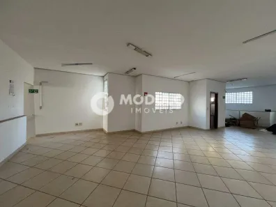 Prédio Comercial para alugar, 338m² no Martins, Uberlândia