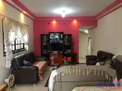 Sobrado com 3 Quartos à venda, 234m² no Jardim Terras de São João, Jacareí