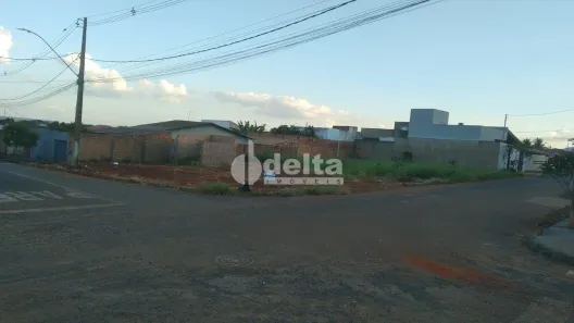 Lote/Terreno à venda, 250m² no São Jorge, Uberlândia