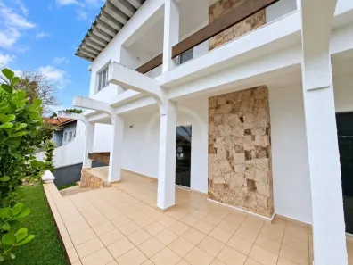 Casa com 4 Quartos para alugar, 400m² no Vila Santista, Atibaia