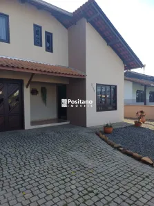 Sobrado com 3 Quartos à venda, 180m² no Petrópolis, Joinville