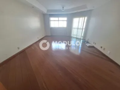 Apartamento com 5 Quartos para alugar, 220m² no Centro, Uberlândia