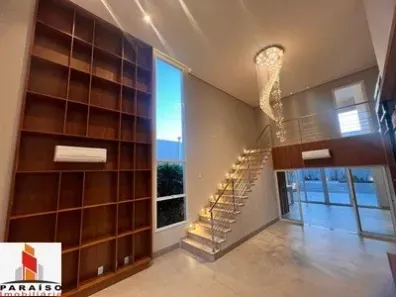 Sobrado com 3 Quartos à venda, 283m² no Laranjeiras, Uberlândia